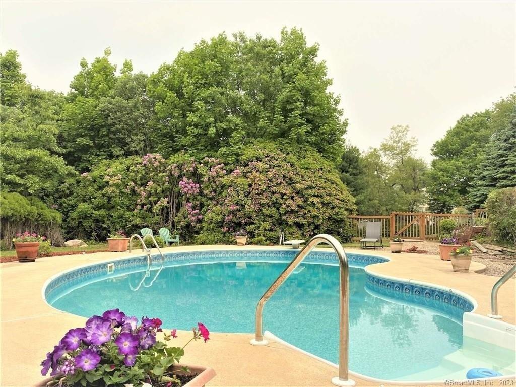 Whaling Dr, Waterford, CT 06385