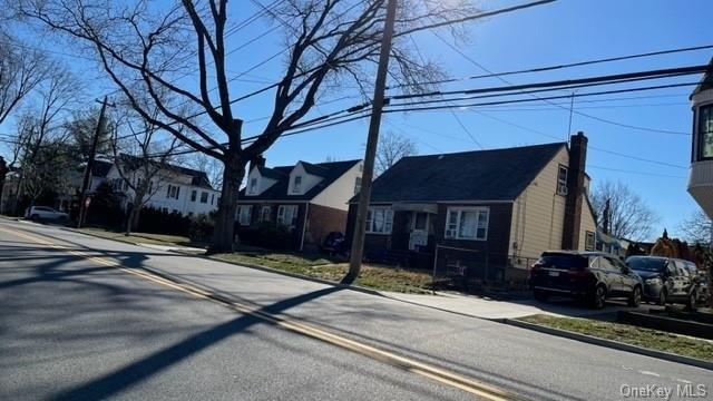 Floral Blvd, Floral Park, NY 11001