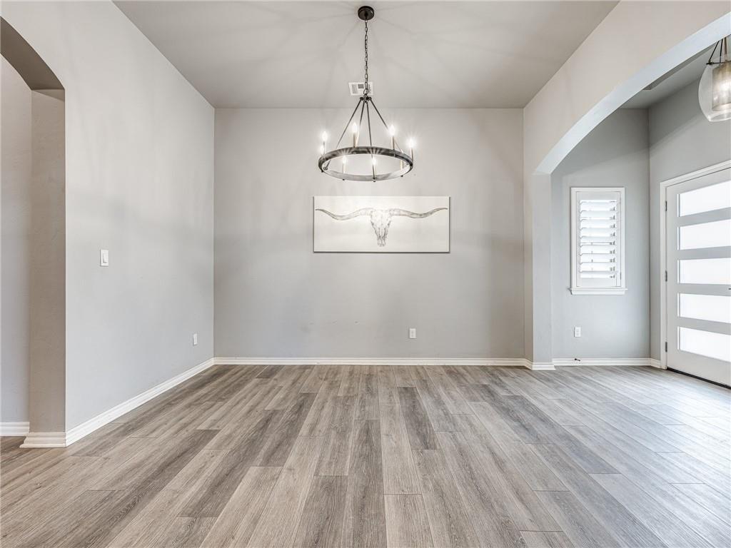 Elaine St, Yukon, OK 73099