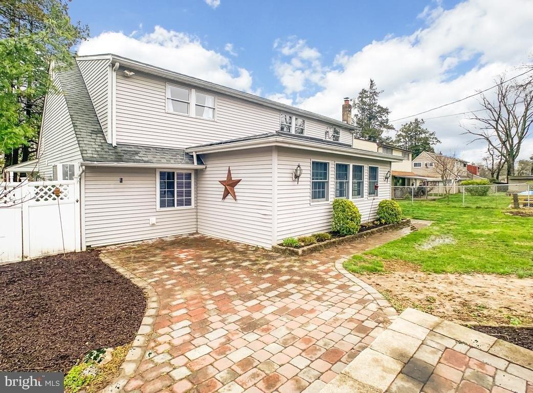 Downhill Rd, Levittown, PA 19056