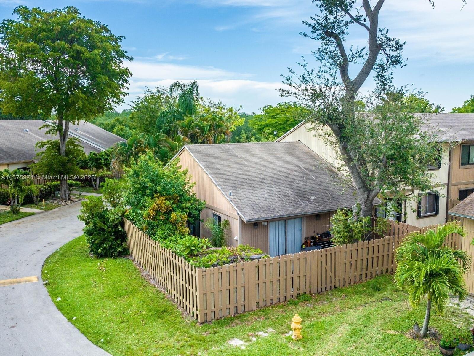 Ne 4th Ct, Miami, FL 33179