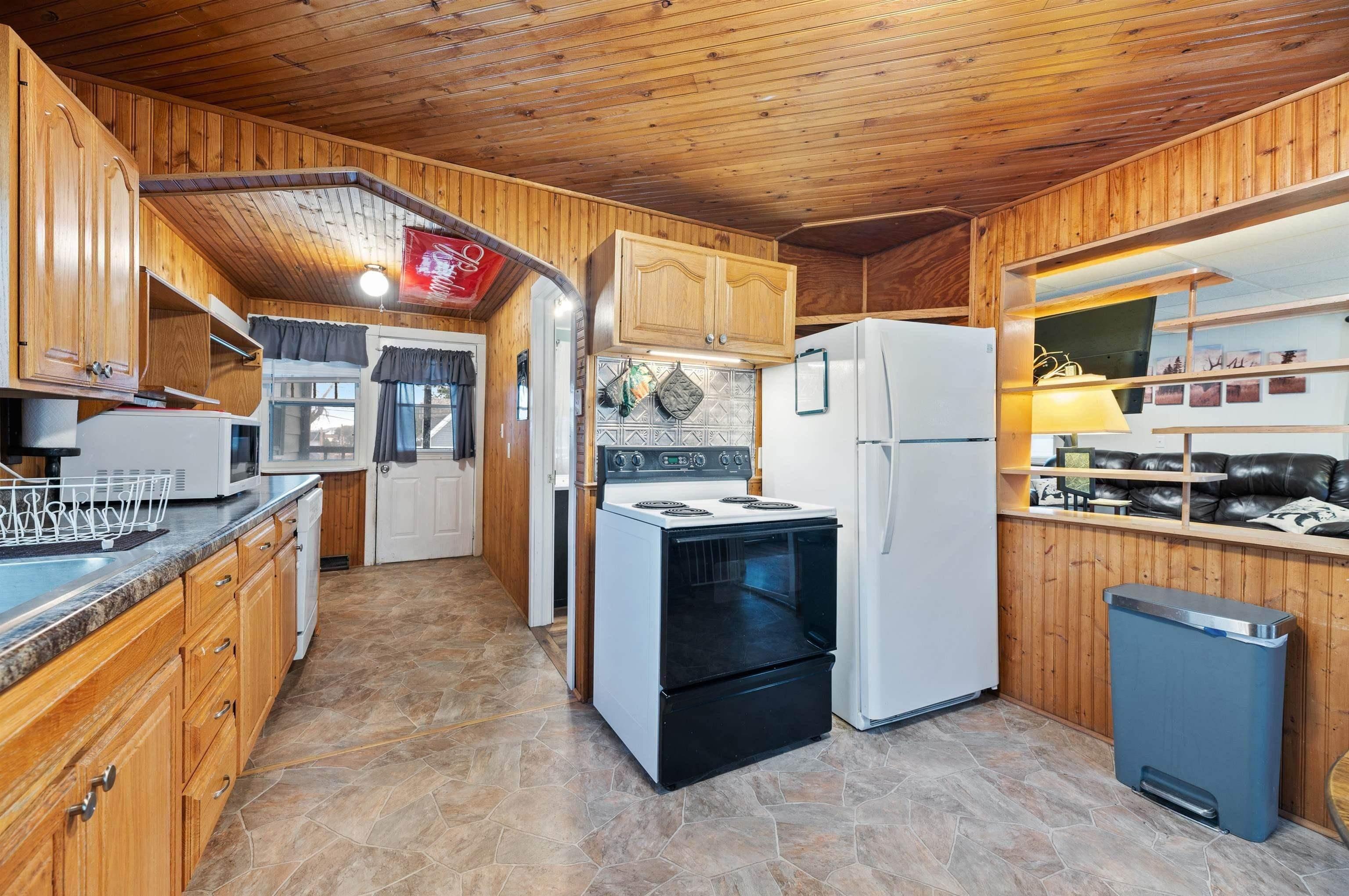 Grand Ave, Lead, SD 57754