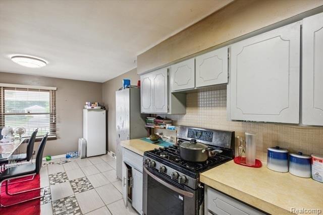 Hill Ave, Warren, MI 48091