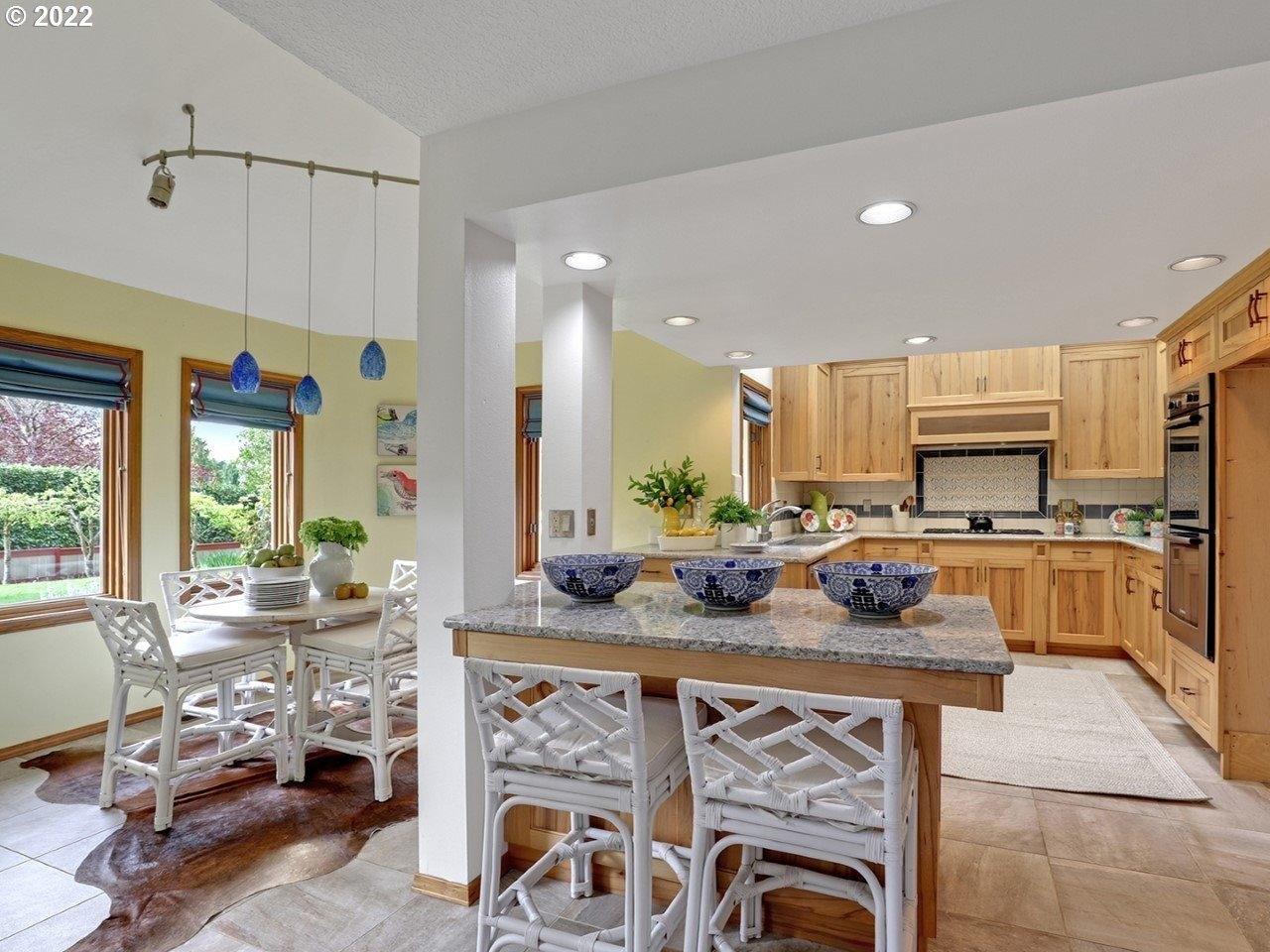 35th Ct, Lake Oswego, OR 97034