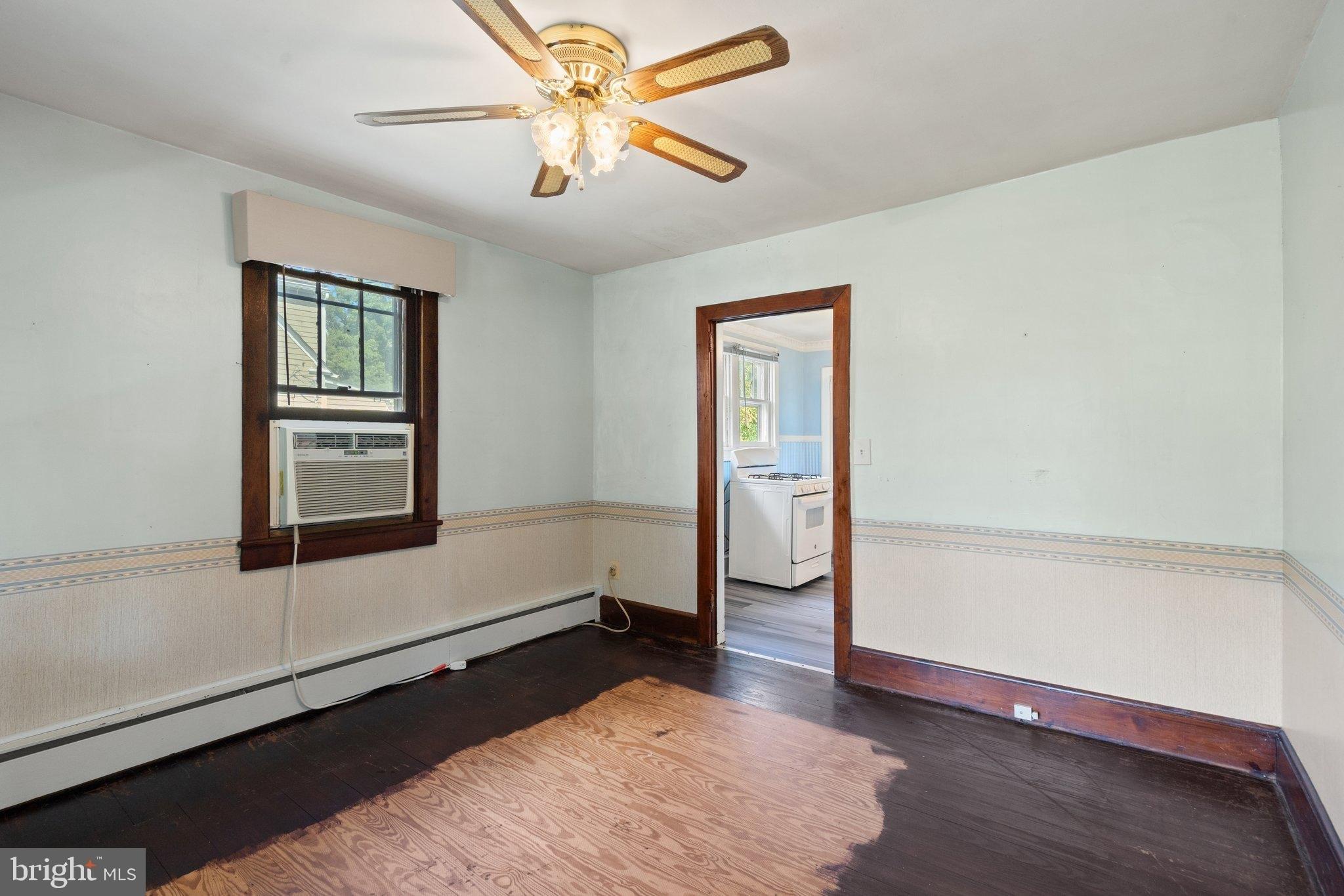 N Locust St, Round Hill, VA 20141