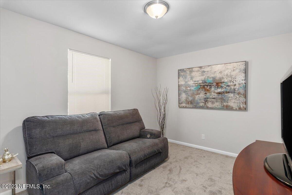 Squirrel Ln N, Jacksonville, FL 32218