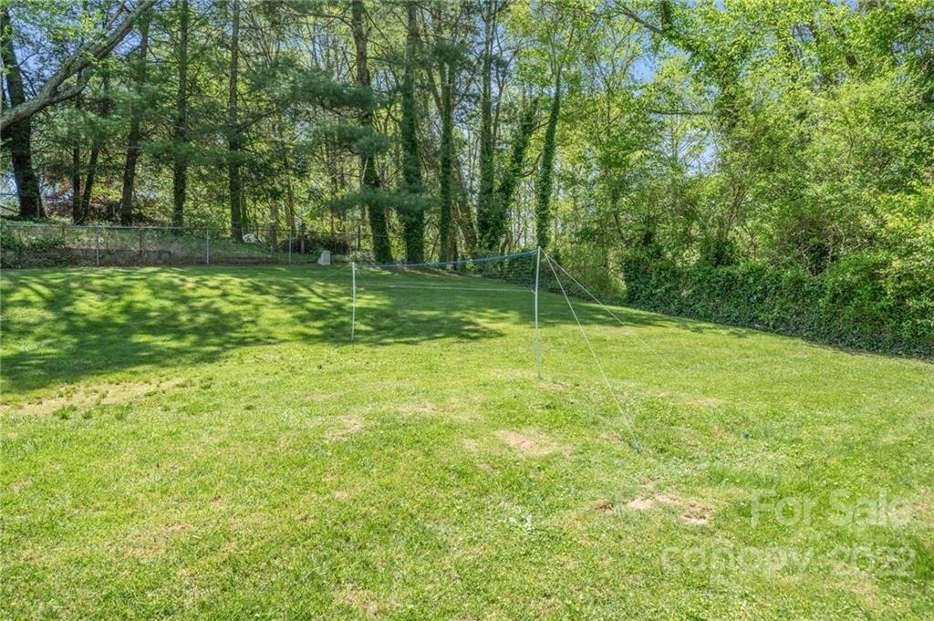 Lynwood Cir, Asheville, NC 28806