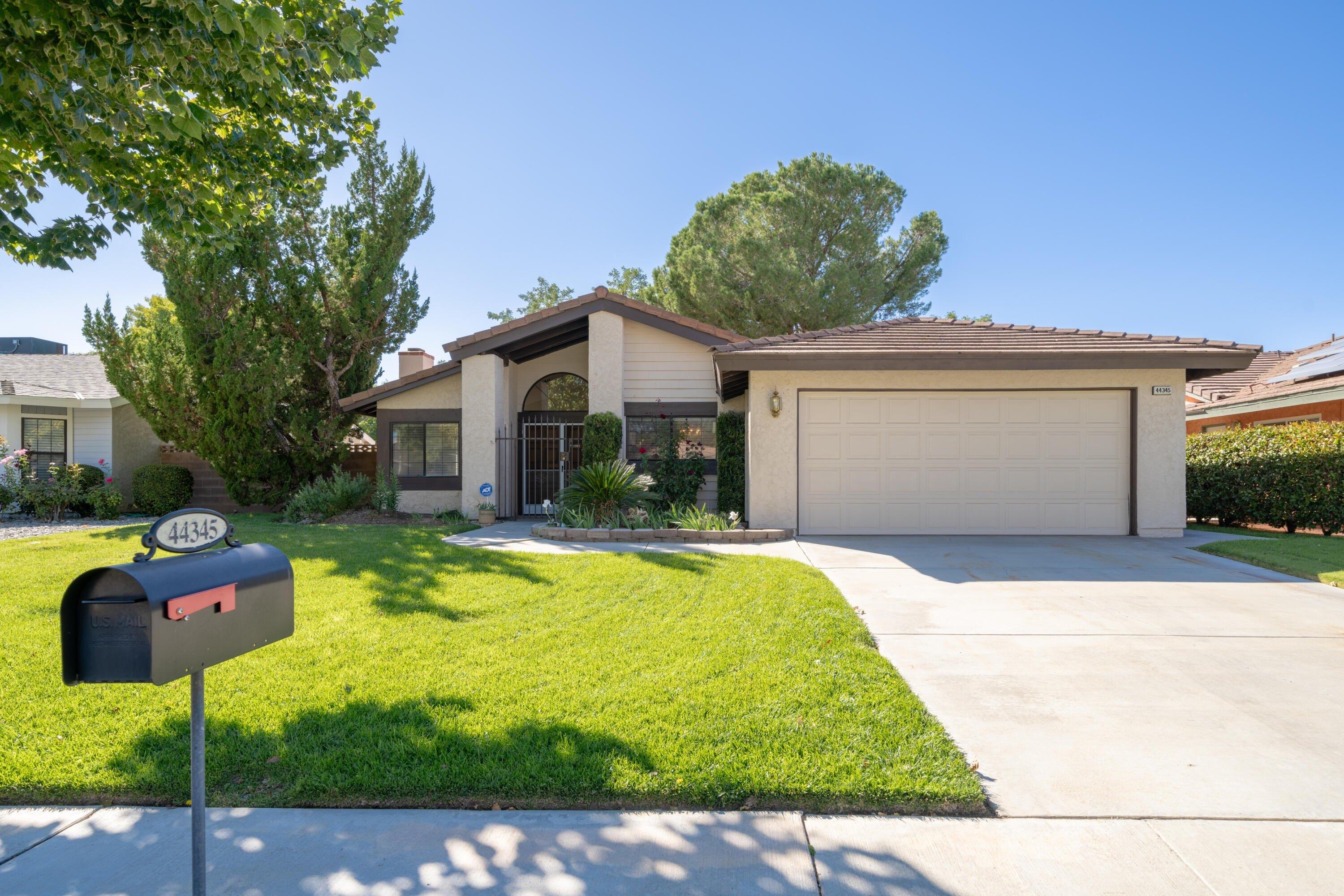 31st St W, Lancaster, CA 93536