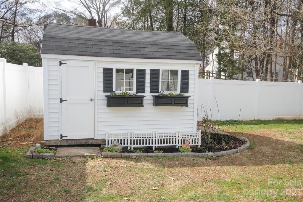 Bass Ln, Charlotte, NC 28270