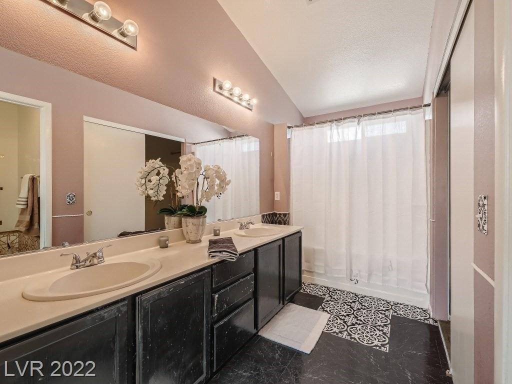 English Lavender Ave, North Las Vegas, NV 89031