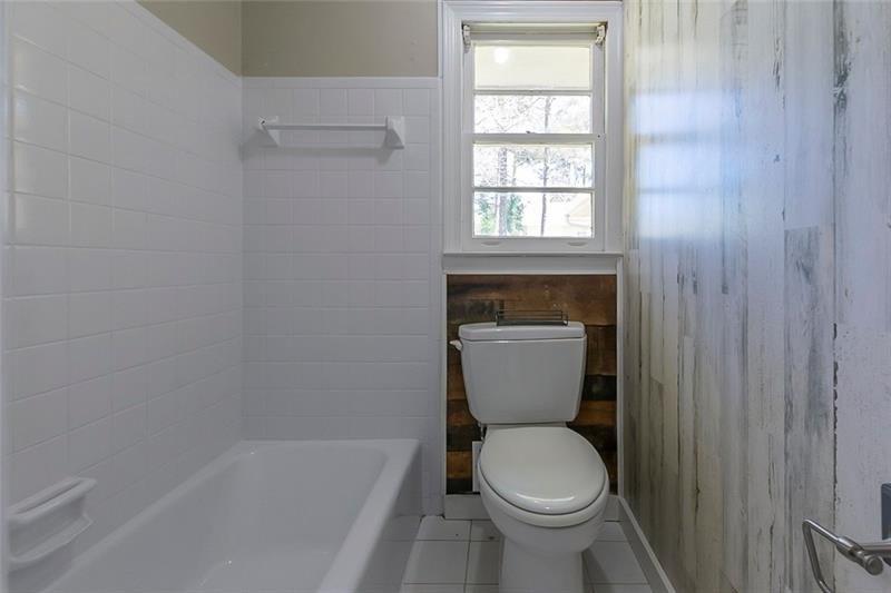 Kings Cir, Lawrenceville, GA 30044