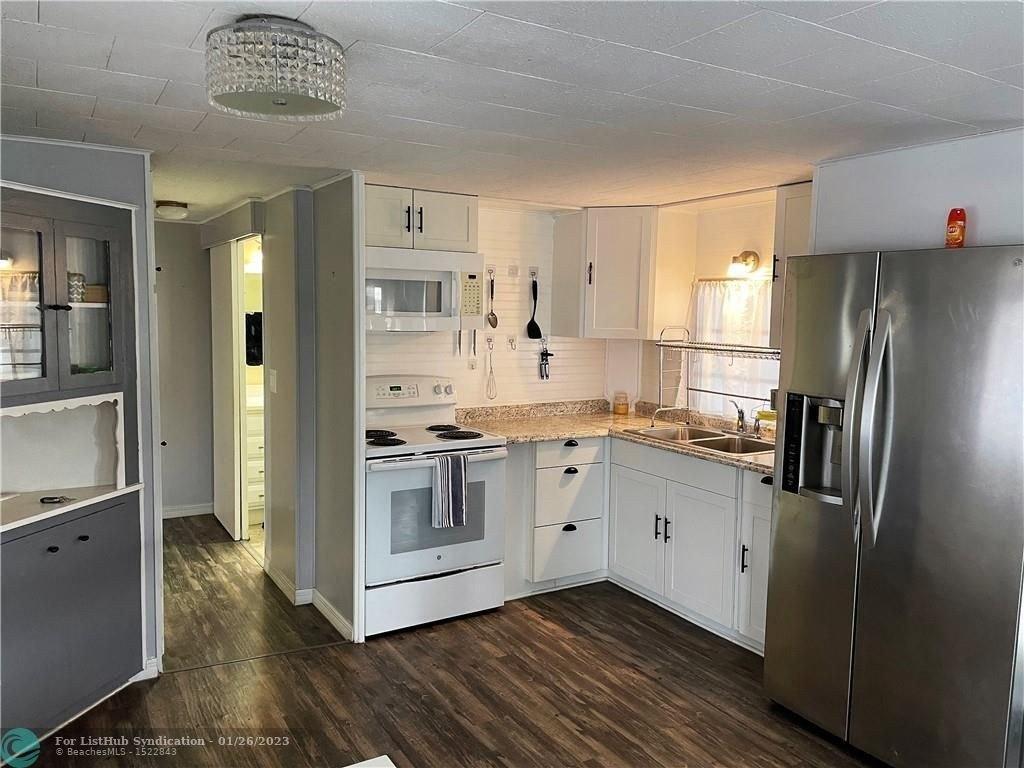 Sw 18th Ct, Davie, FL 33324