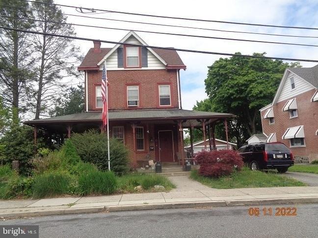E Wyncliffe Ave, Clifton Heights, PA 19018
