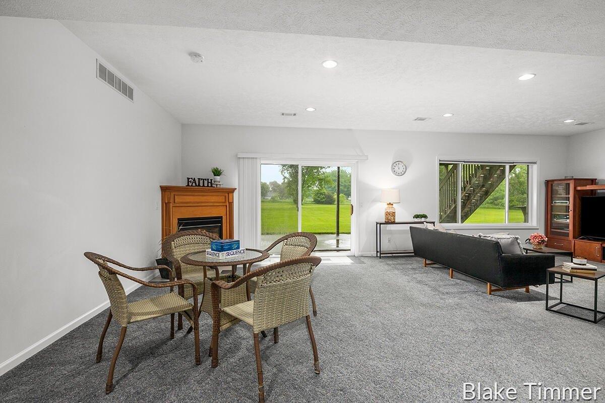 Carpet Rose Dr Se, Caledonia, MI 49316