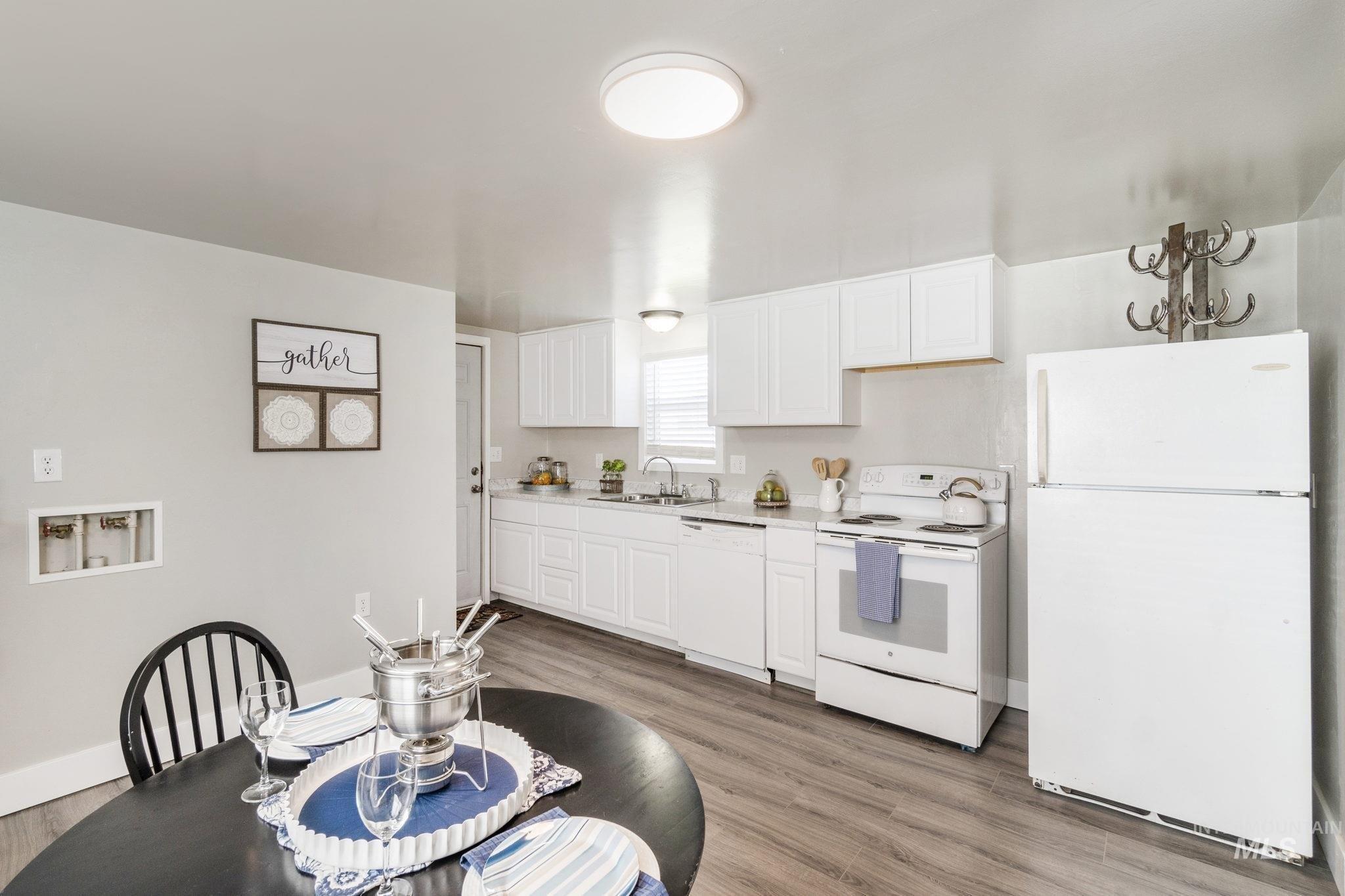 W Midway St, Filer, ID 83328