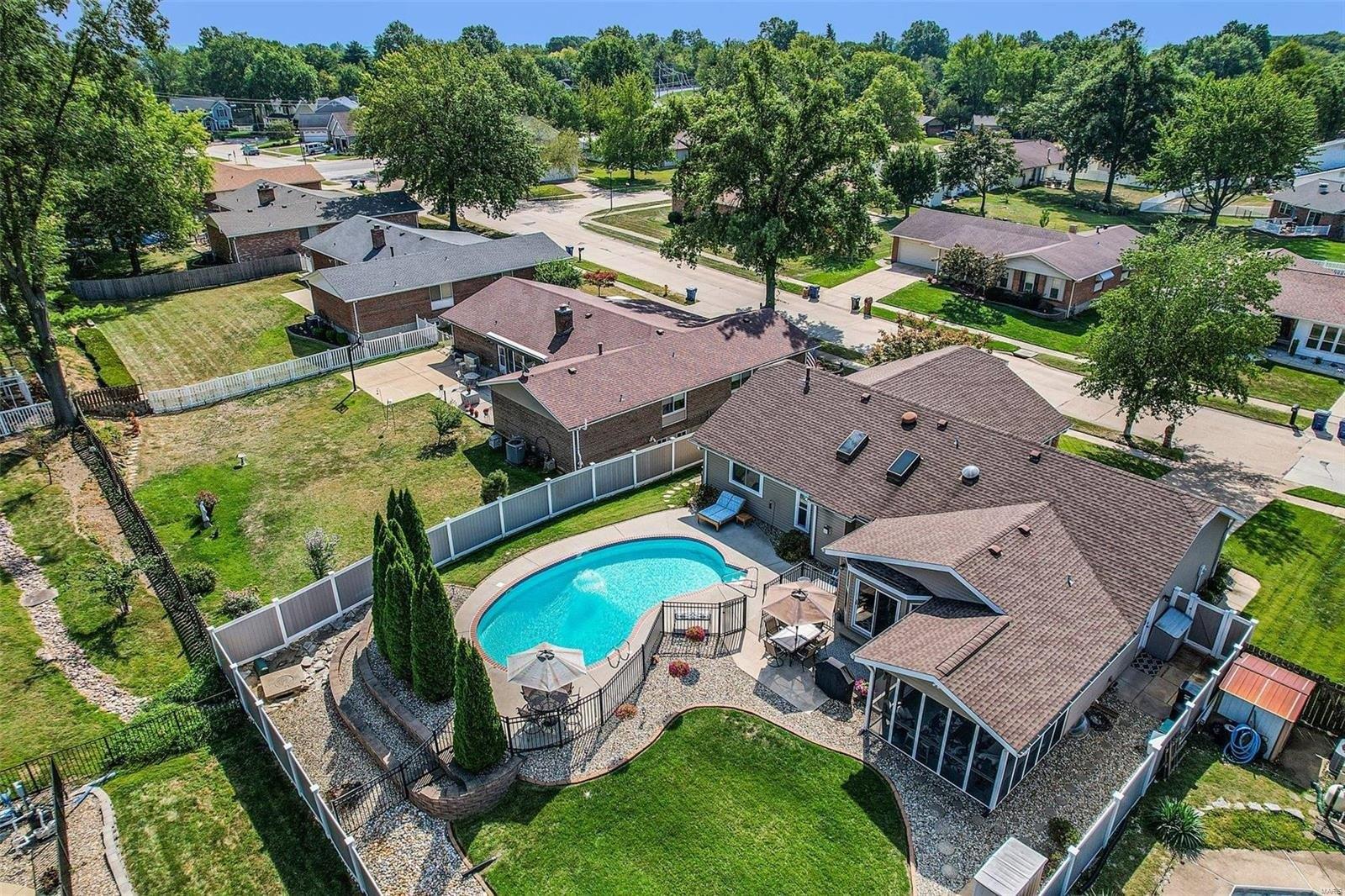 Cripple Creek Dr, Saint Louis, MO 63129