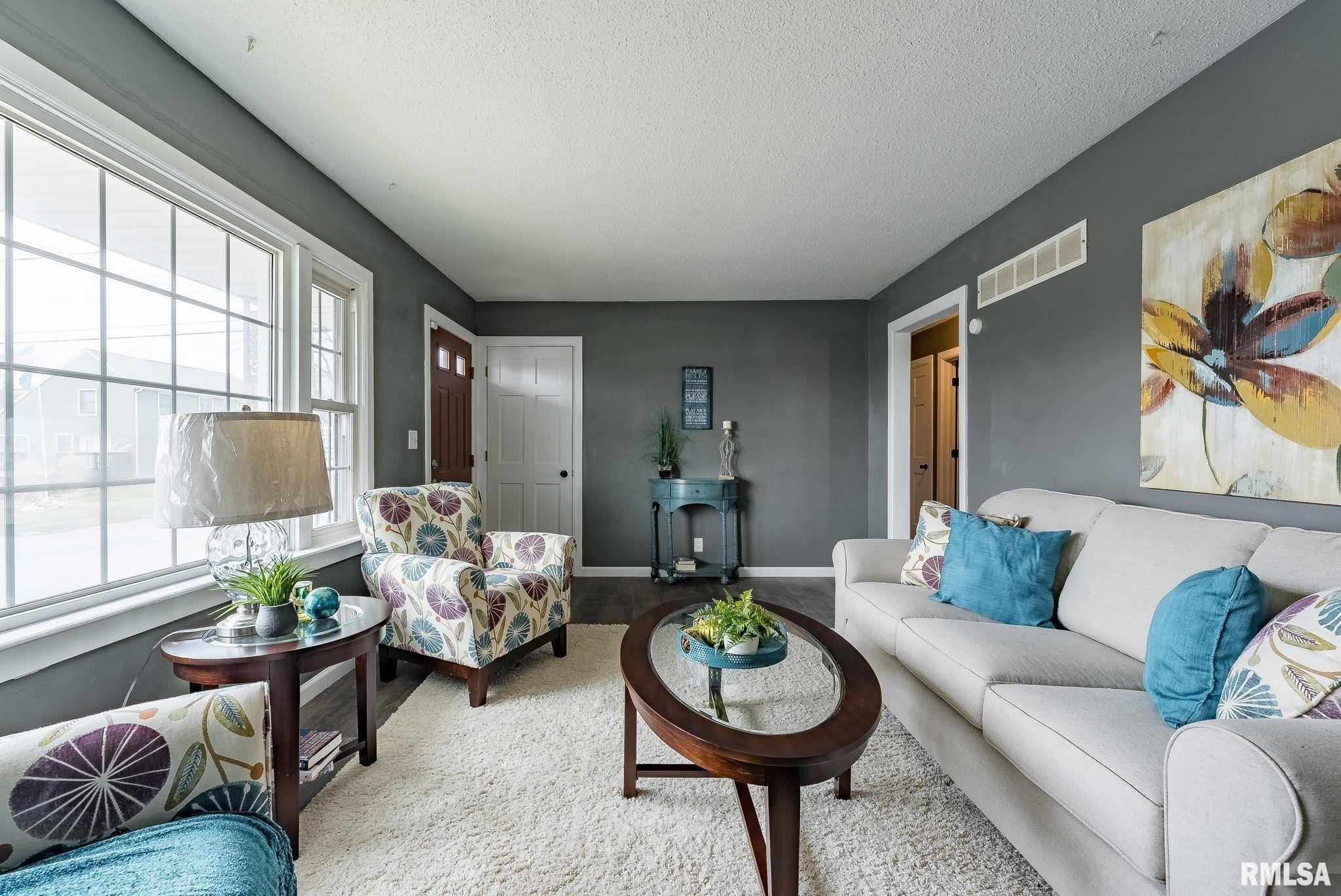 Hacker St, Buffalo, IA 52728