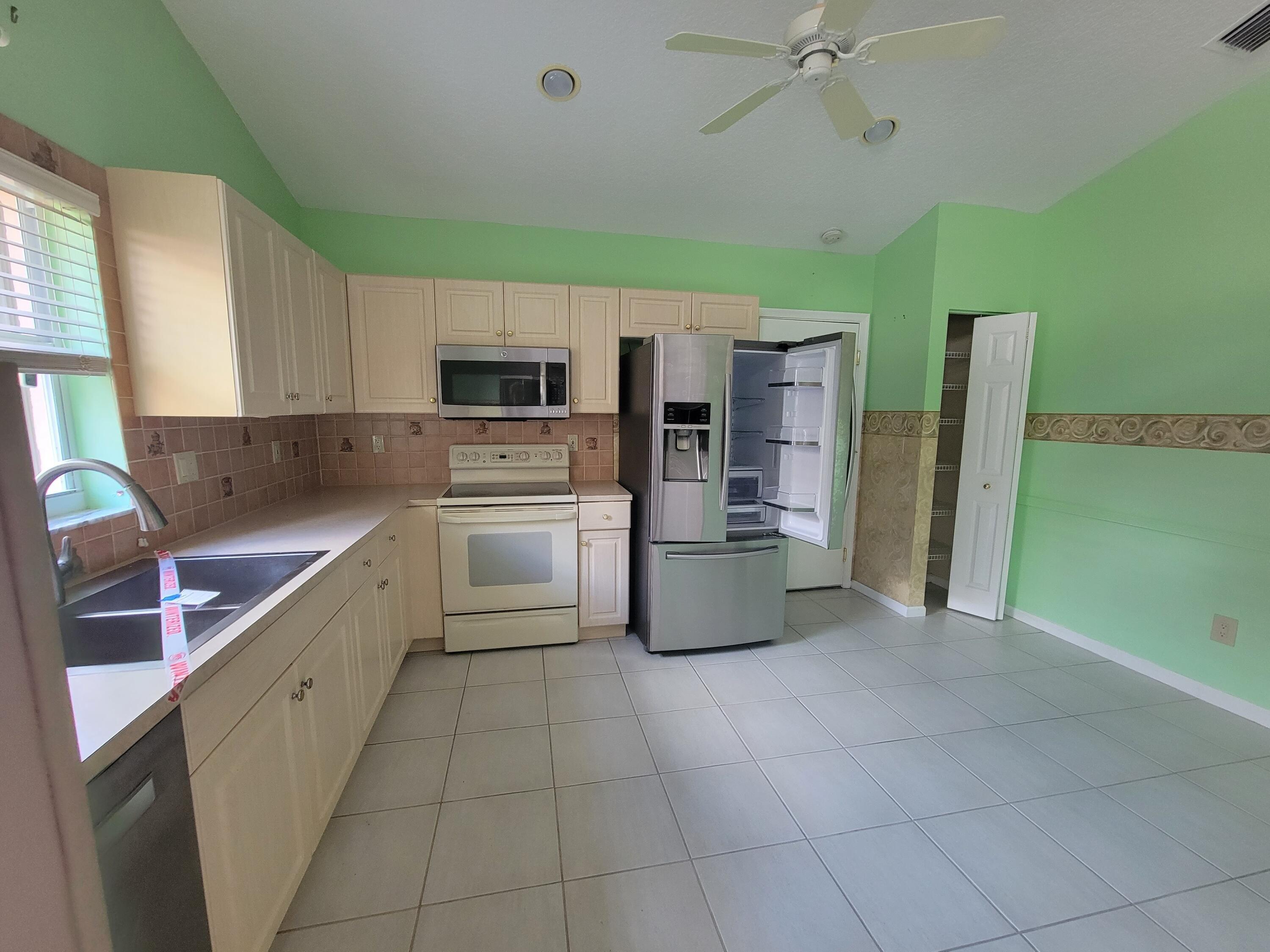 Hampton Lakes Cir, Boynton Beach, FL 33436