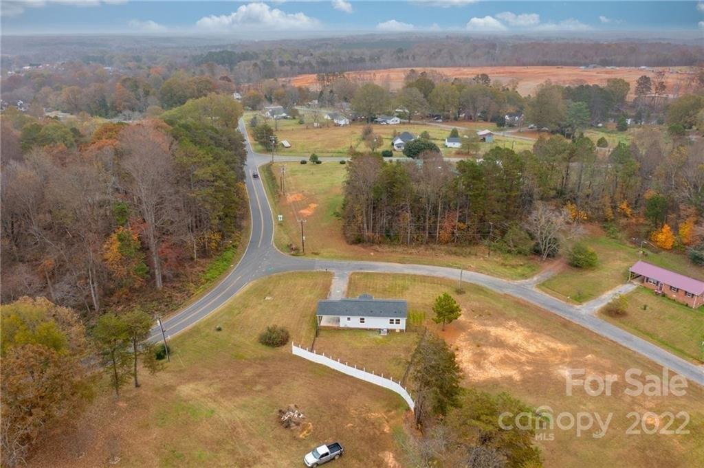 Edna St, Catawba, NC 28609
