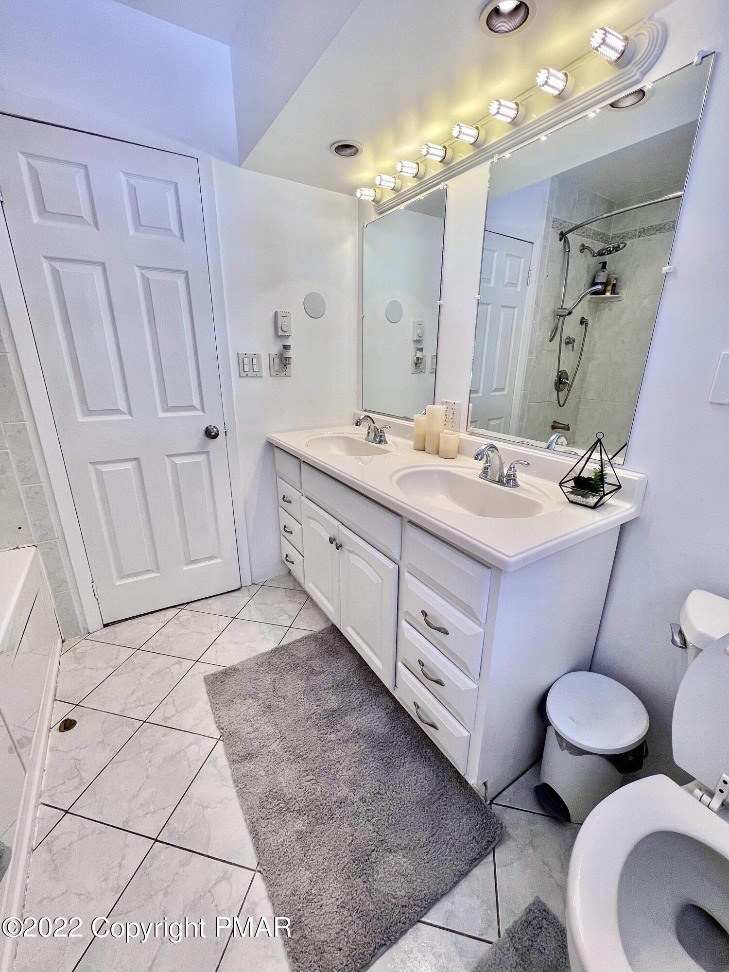 Scotch Pine Dr, Pocono Summit, PA 18346