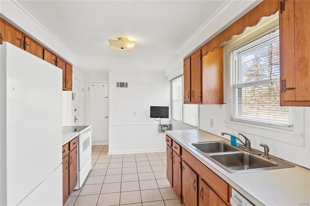 Council Pl, Liverpool, NY 13088