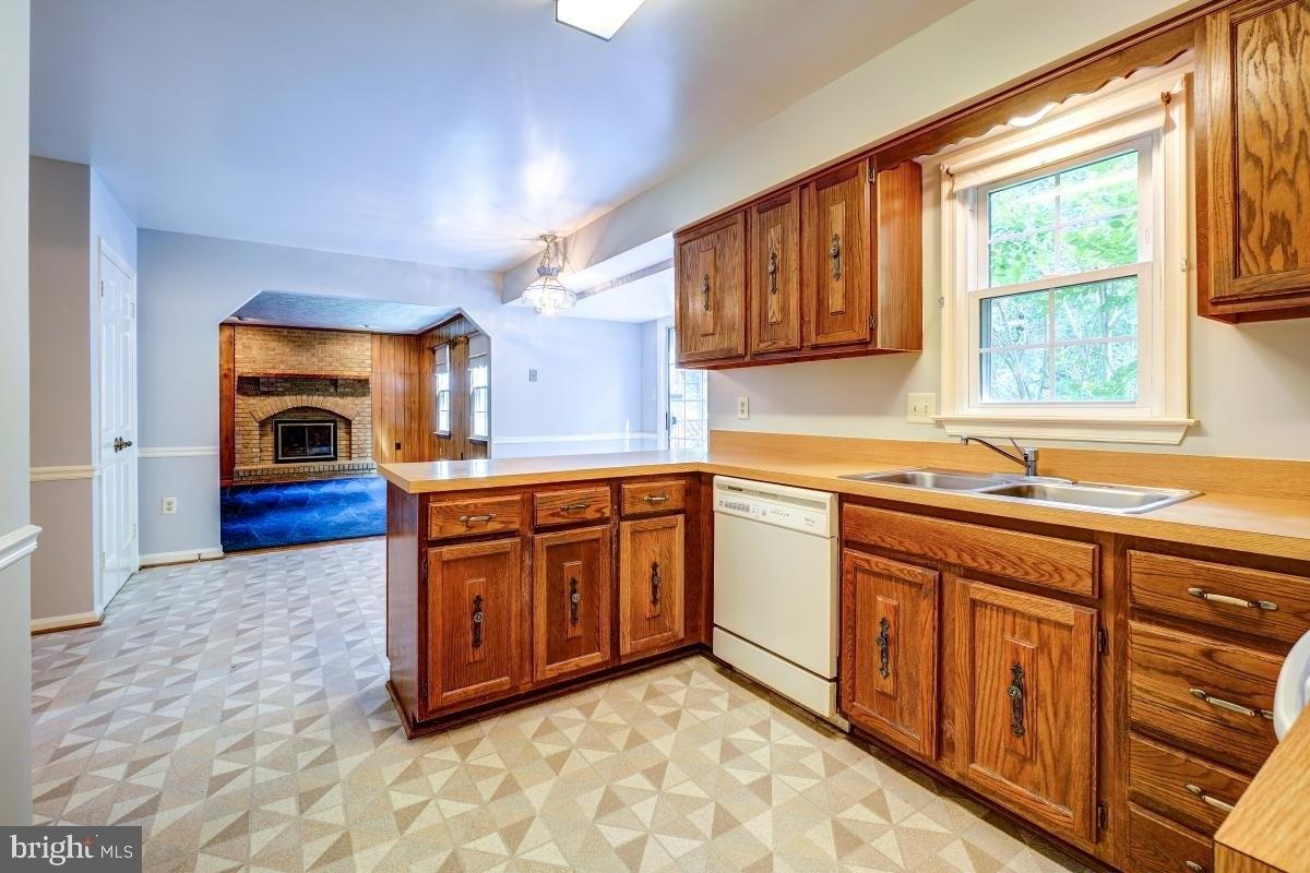 Fieldwood Dr, Fairfax, VA 22030