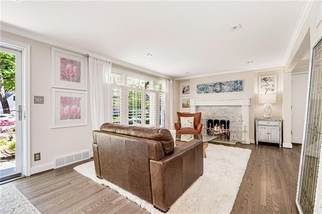 W 73rd St, Prairie Village, KS 66208