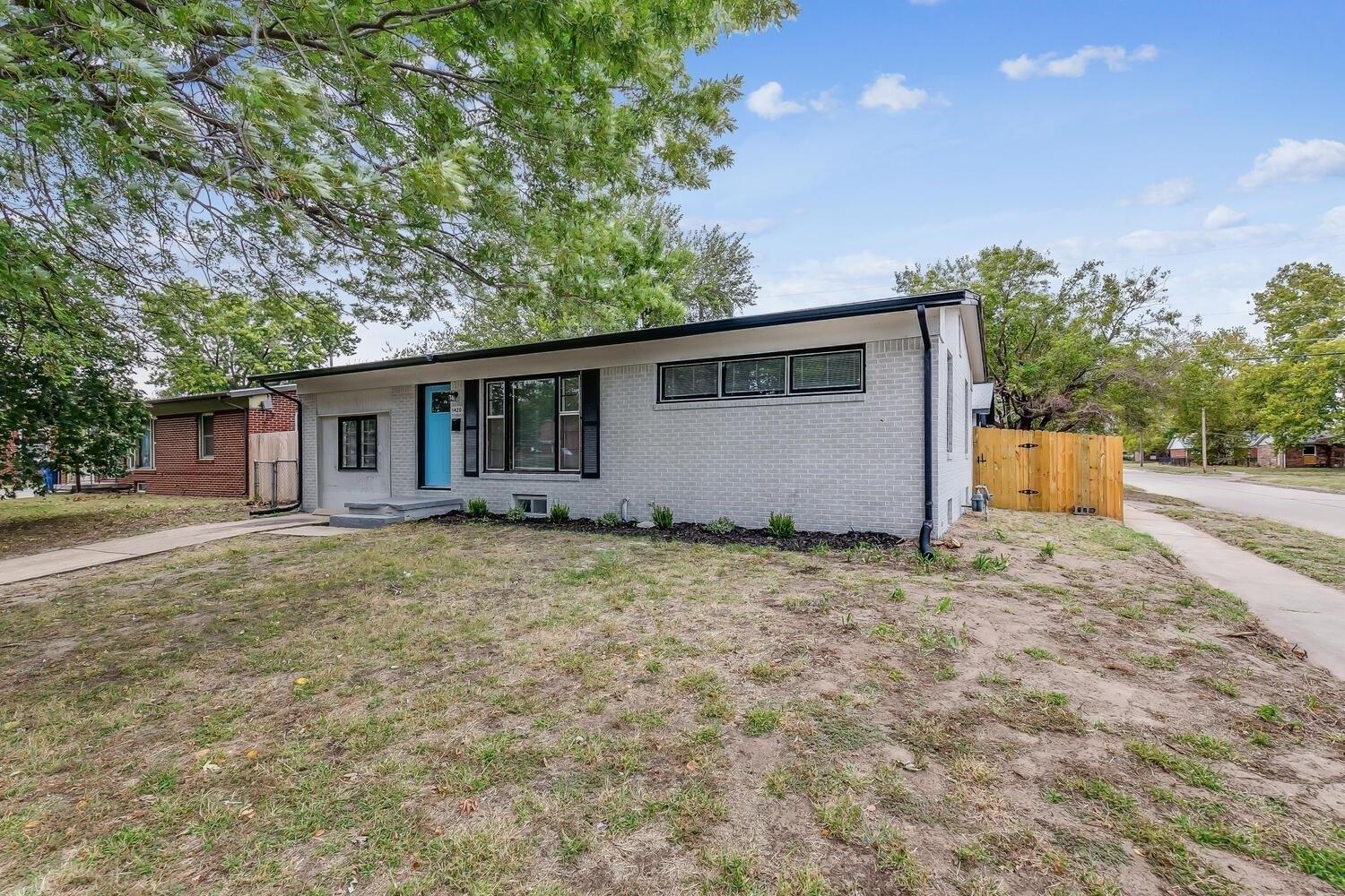 E El Monte St, Wichita, KS 67216