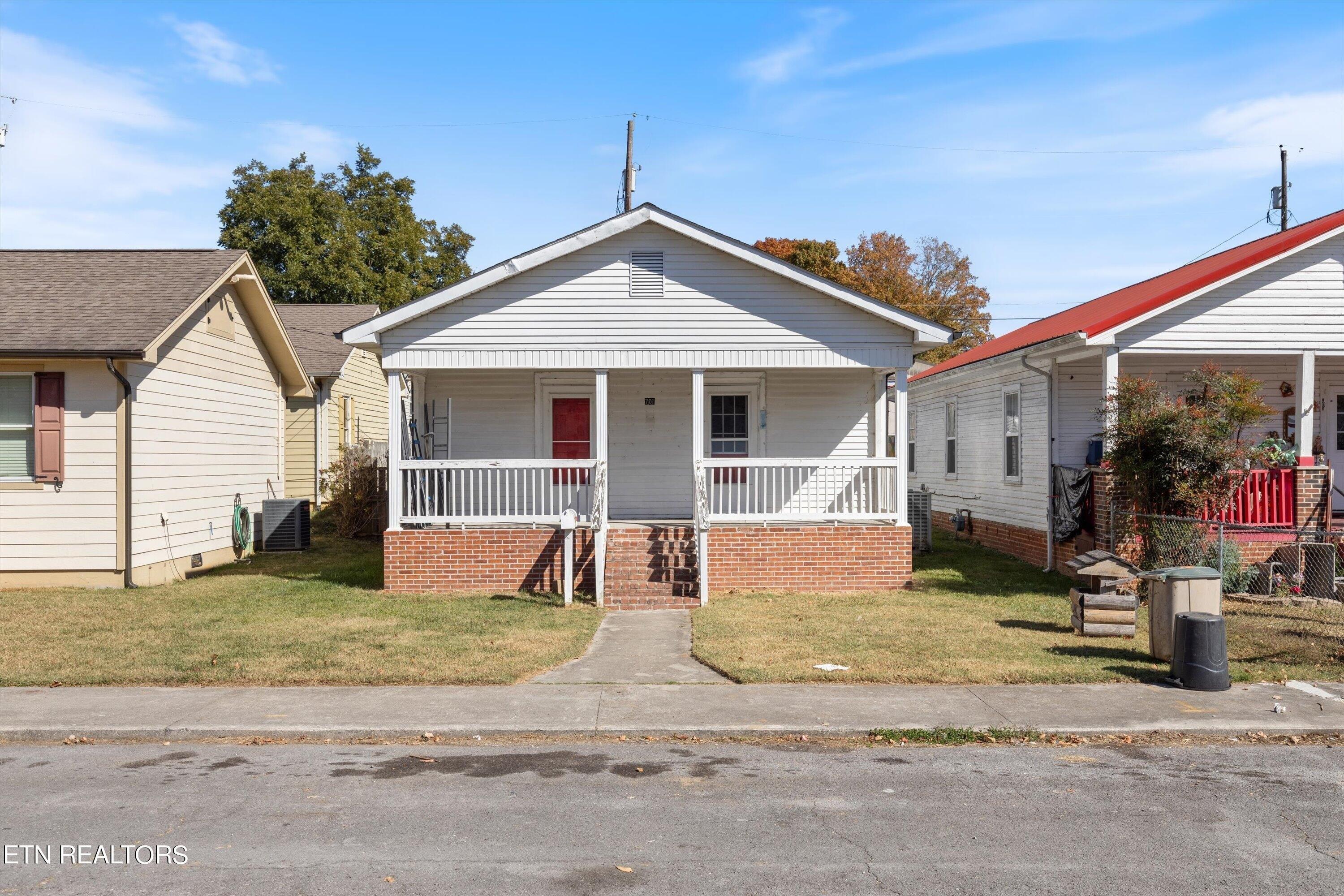 Poplar St, Loudon, TN 37774