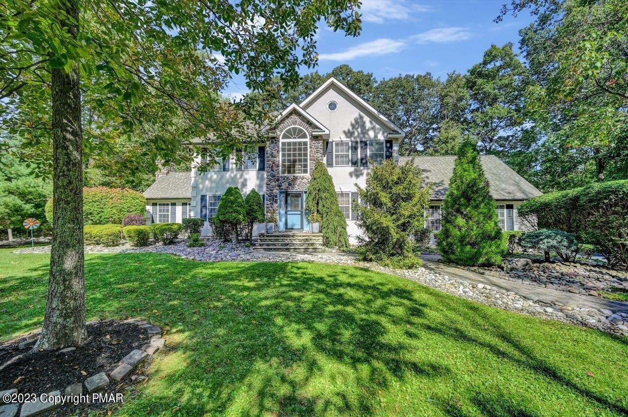 Hollow Dr, Stroudsburg, PA 18360