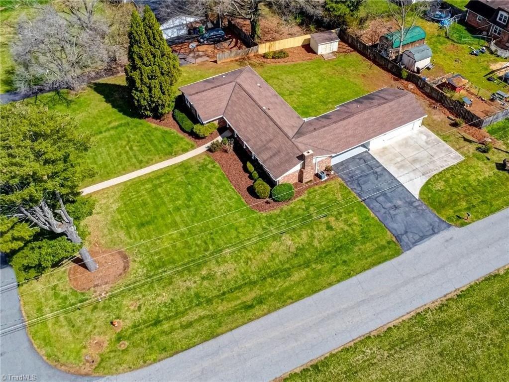 Duffer Ln, Pfafftown, NC 27040