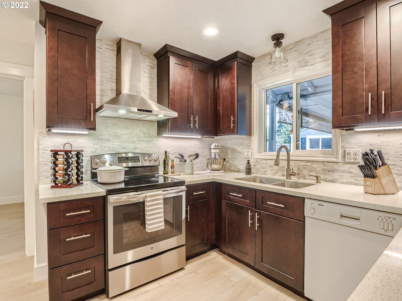 Se Taylor St, Portland, OR 97233