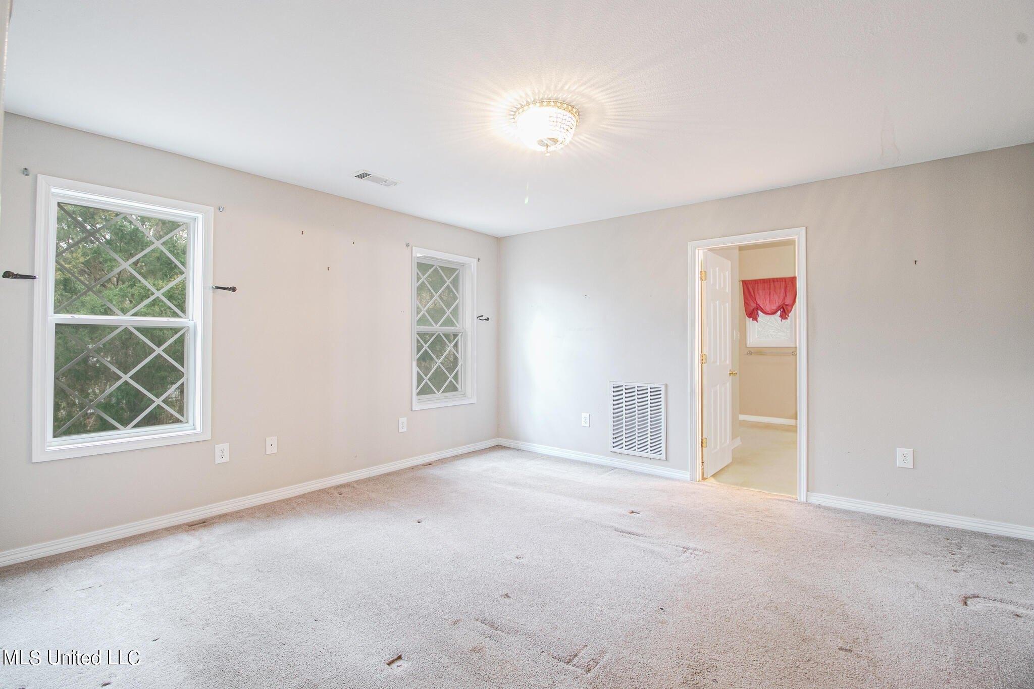 Nassau Cir W, Biloxi, MS 39532