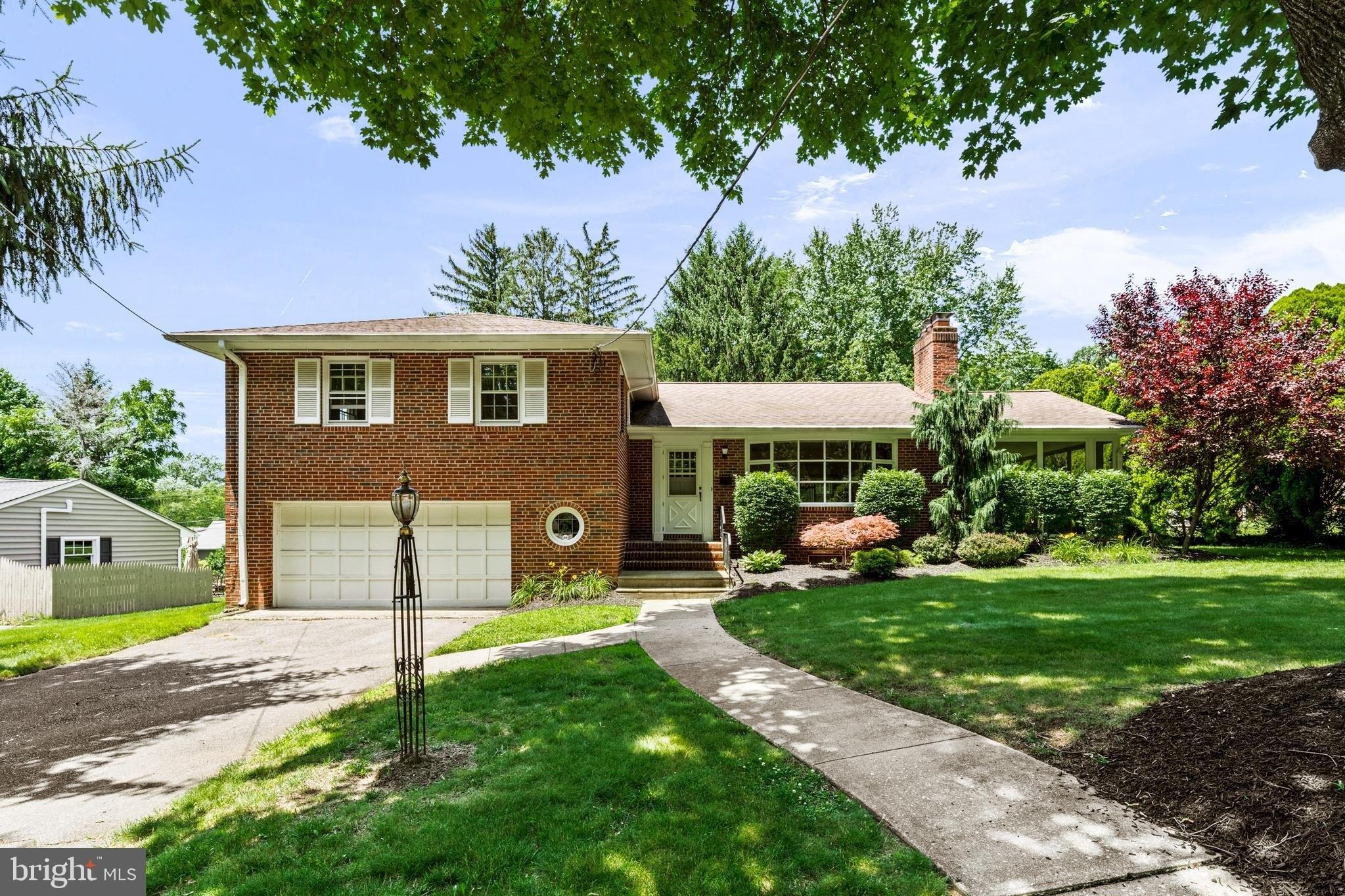 Stratford Dr, Moorestown, NJ 08057
