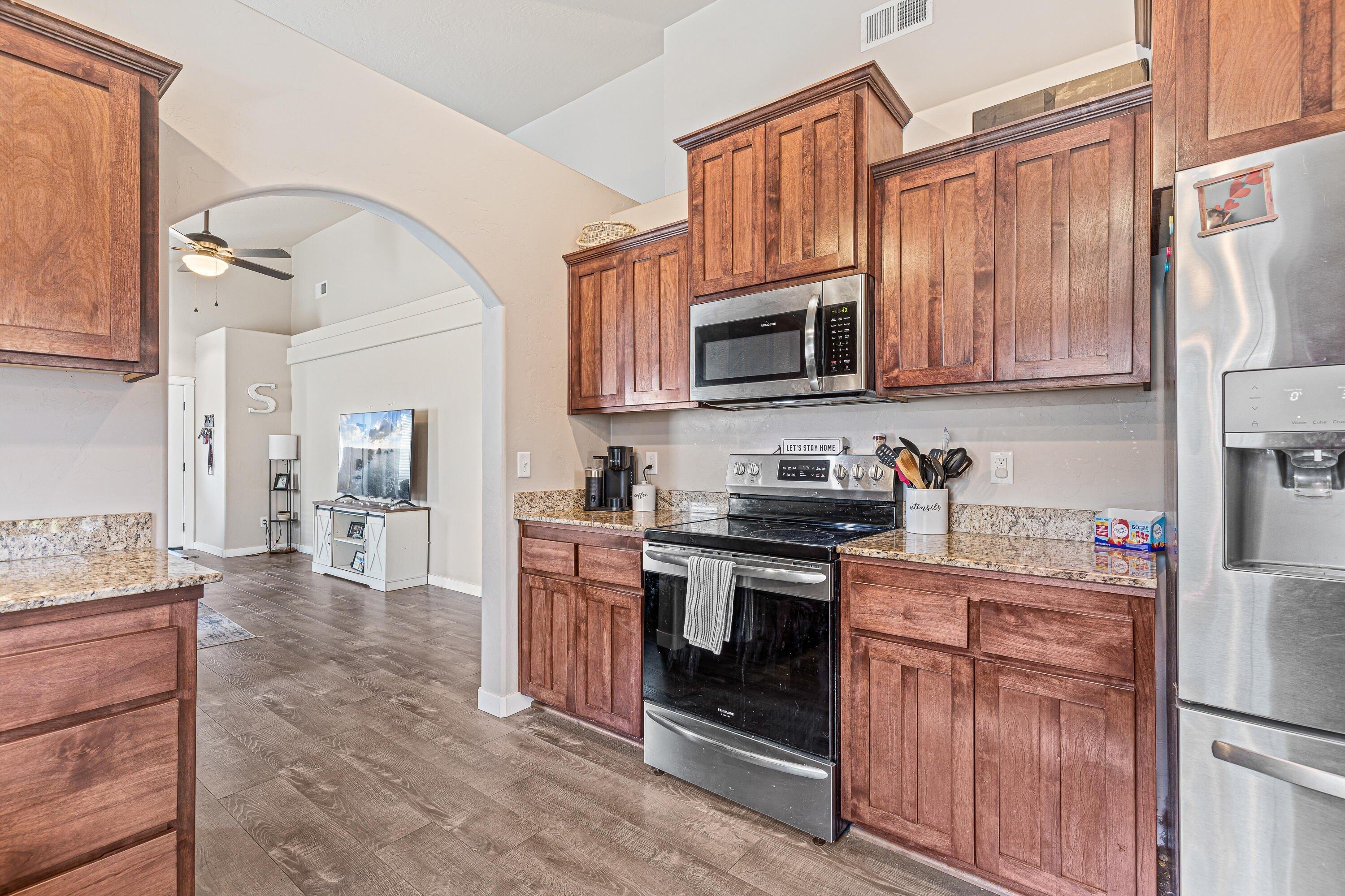 Nicholas Lee Dr, Medford, OR 97501