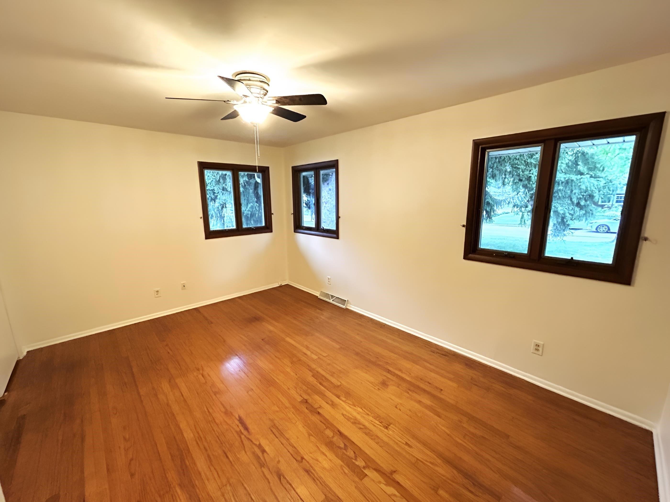 Kingsway Ave, Rockford, IL 61108
