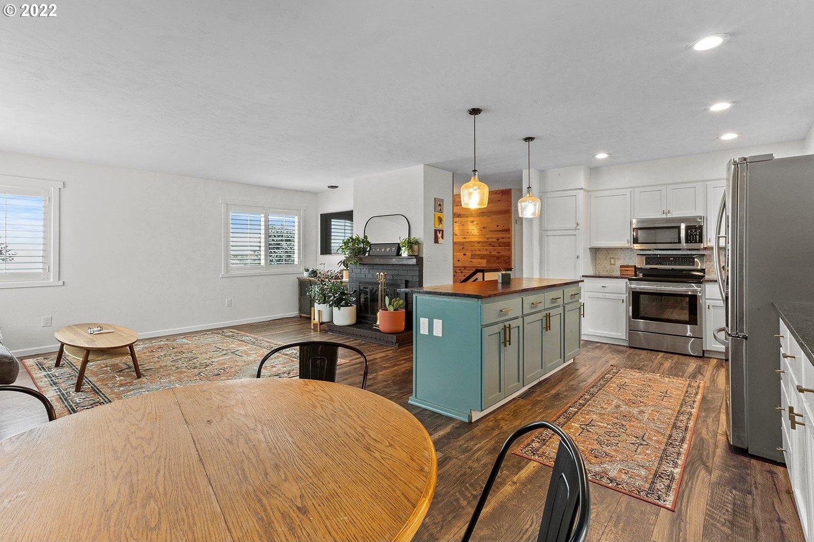 Royal Crest Dr E, The Dalles, OR 97058