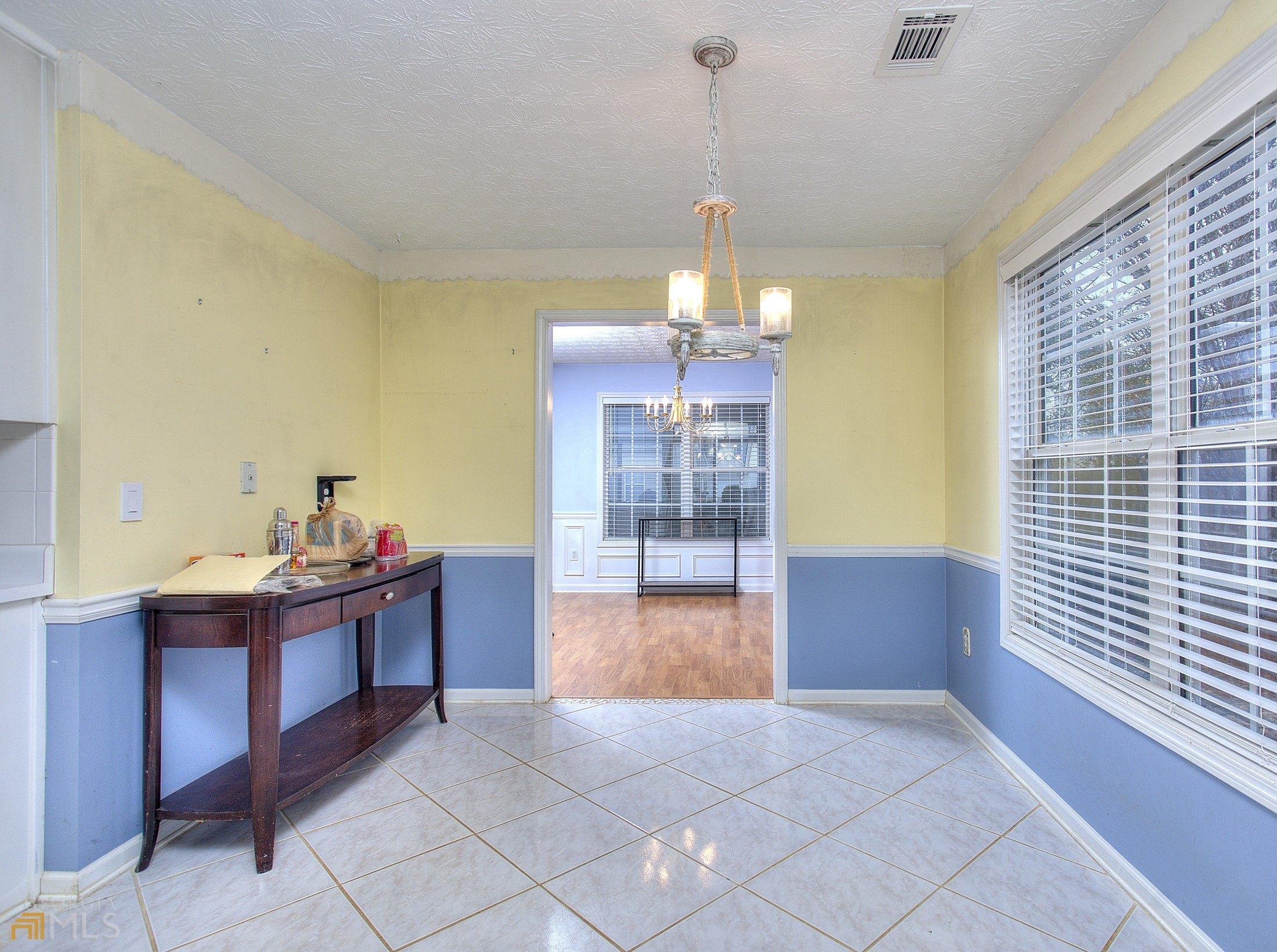 Pleasant View Cir, Loganville, GA 30052