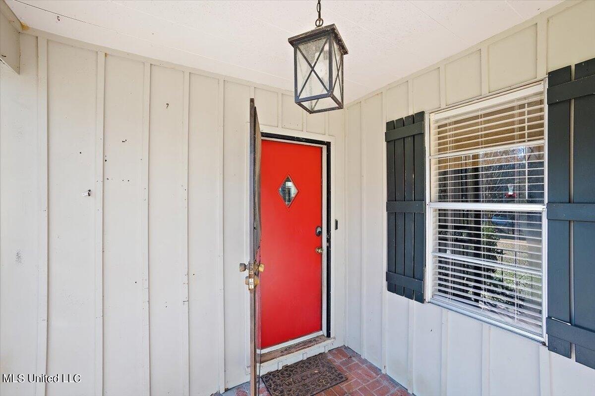 Hall Ln, Raymond, MS 39154