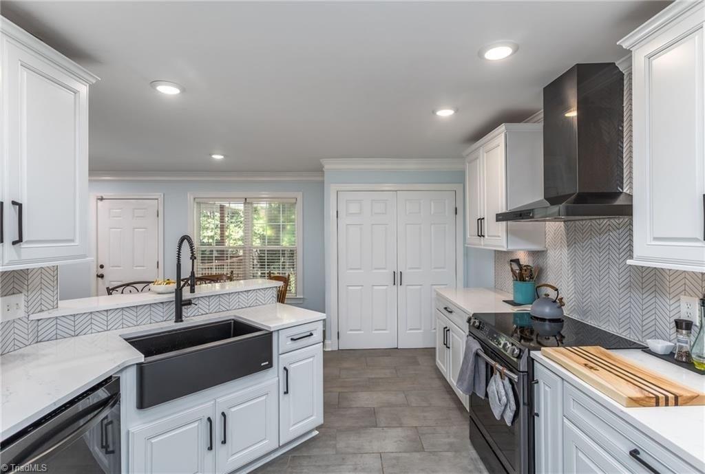 Delburg Dr, Winston Salem, NC 27106