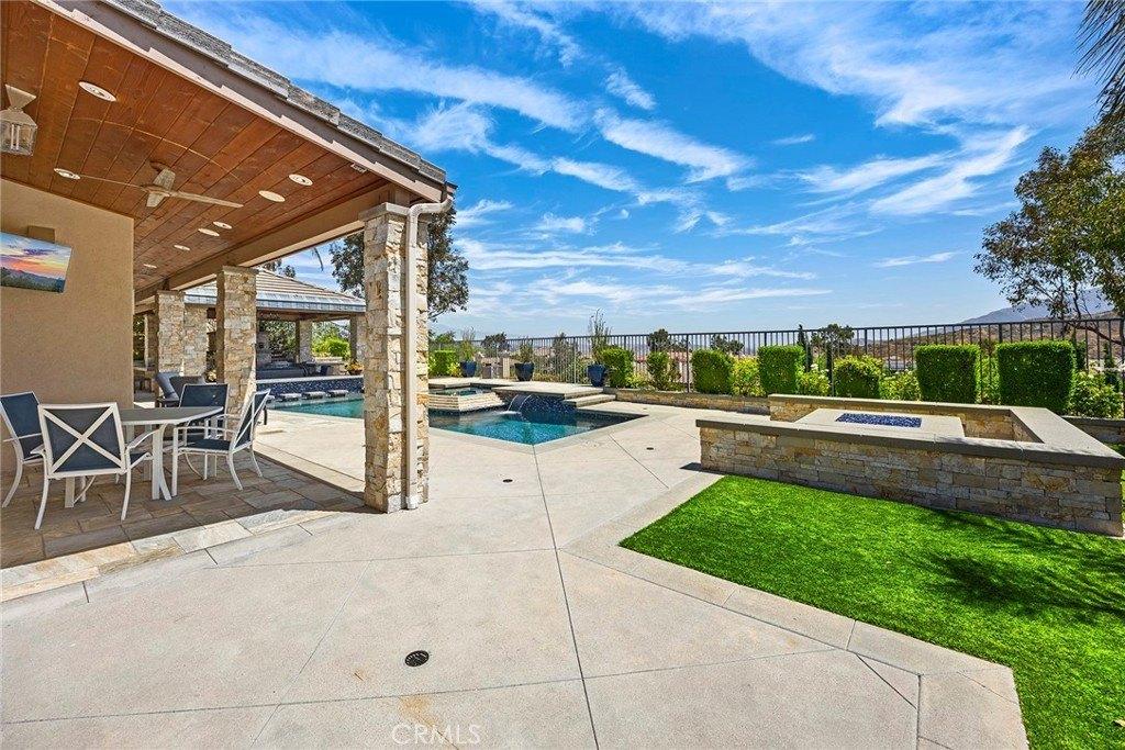 S Summer Breeze Ln, Anaheim, CA 92808