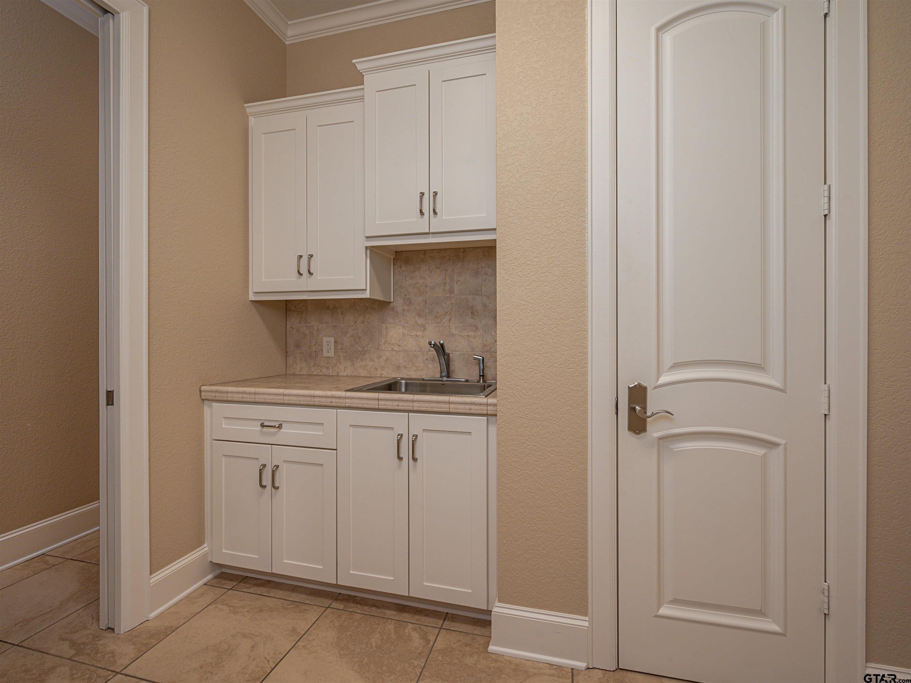 Woodlands Dr, Tyler, TX 75703