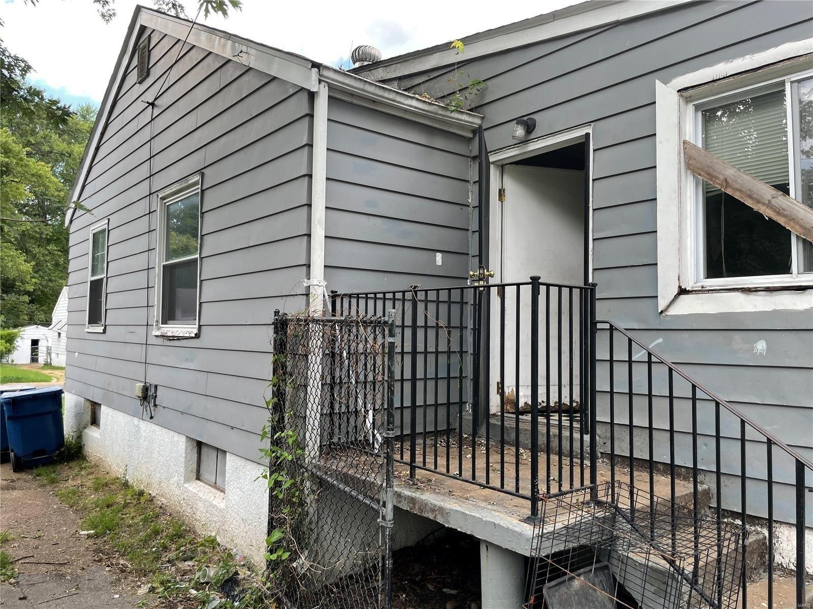 Everett Dr, Saint Louis, MO 63134