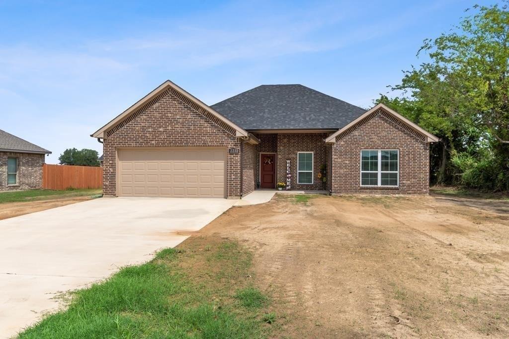 Samuel St, Mabank, TX 75147
