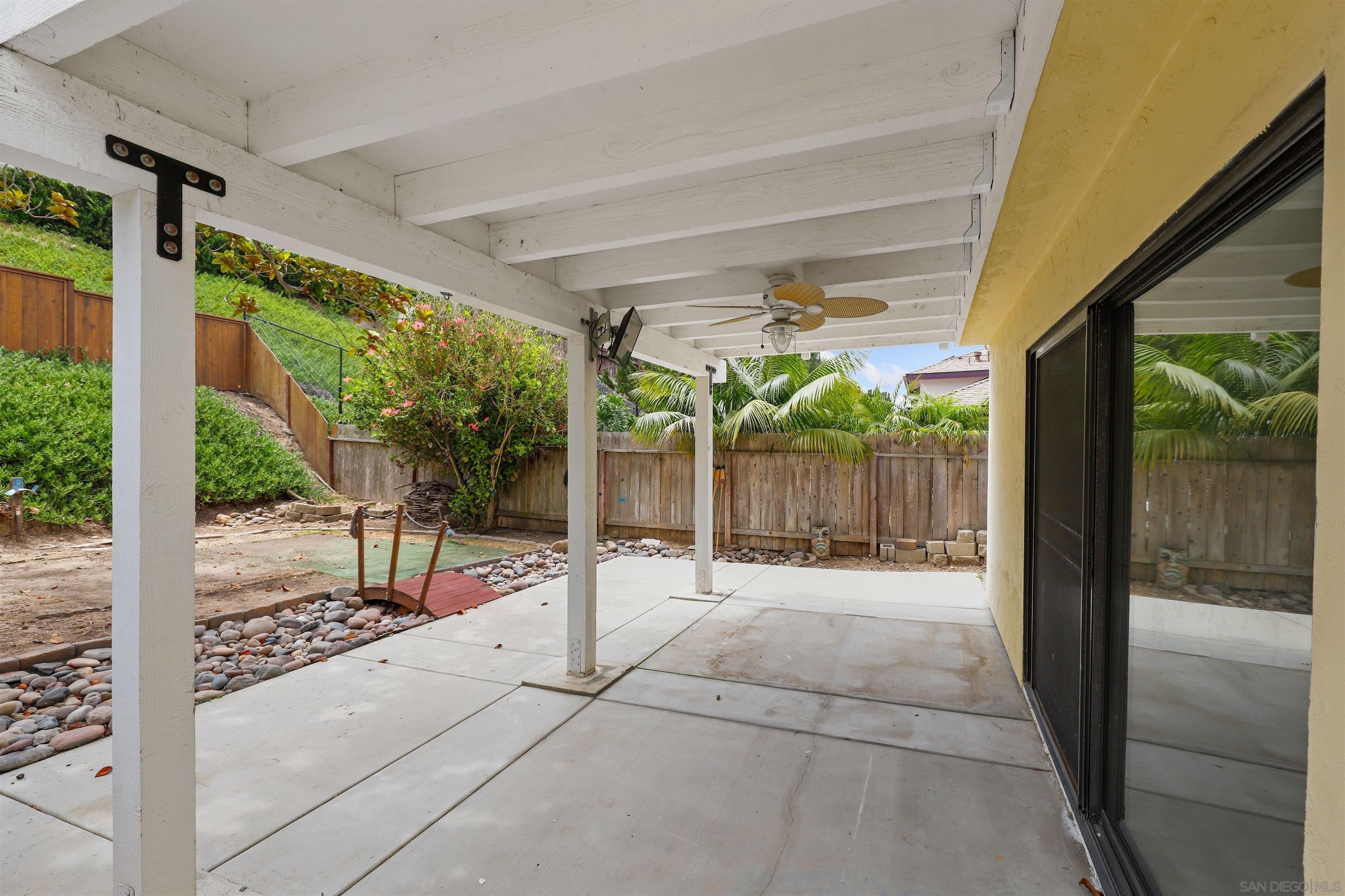 Vickie Dr, San Diego, CA 92109