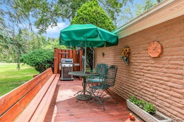 Houghten Dr, Troy, MI 48098