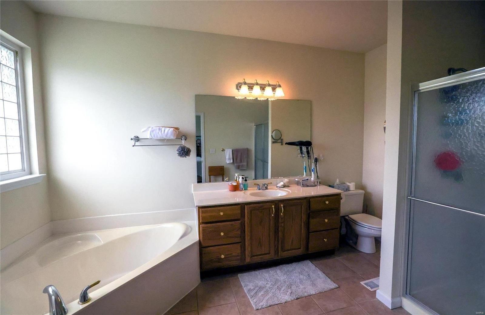 Dale Dr, Washington, MO 63090
