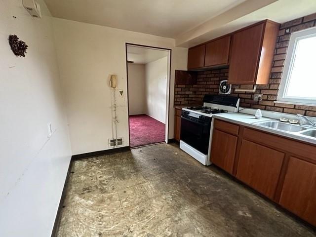 Temona Dr, Pittsburgh, PA 15236