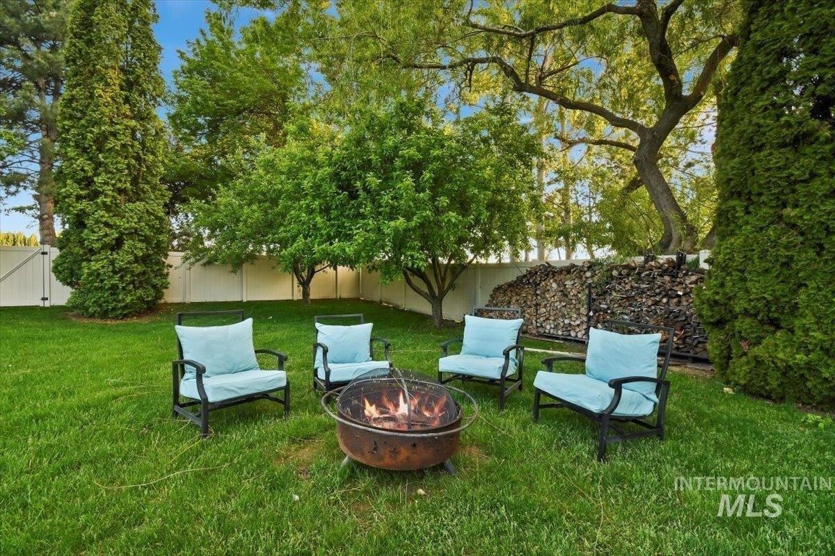 W Hempstead Dr, Eagle, ID 83616