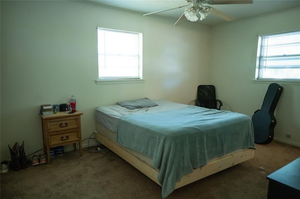 S Broad St, Saint Jo, TX 76265